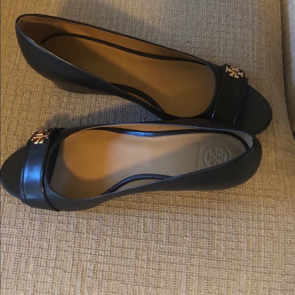 tory burch kira open toe wedge